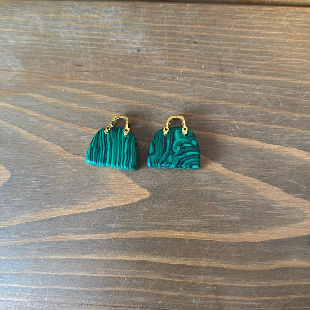 1 pc Malachite Crystal Carved Bag (random selection)
